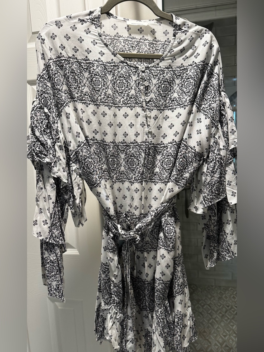 NWOT Skyler + Madison Printed Dress. Size Medium